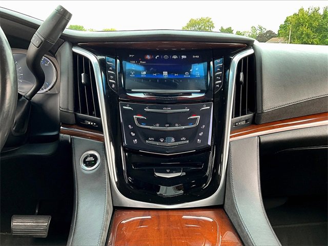 2019 Cadillac Escalade Luxury photo 17