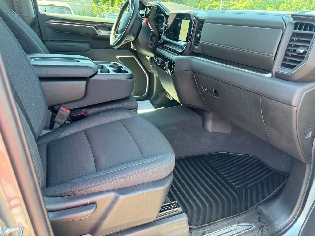 2024 Chevrolet Silverado 1500 LT photo 19