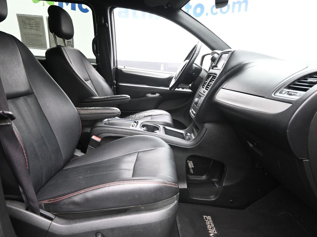 2017 Dodge Grand Caravan GT photo 5