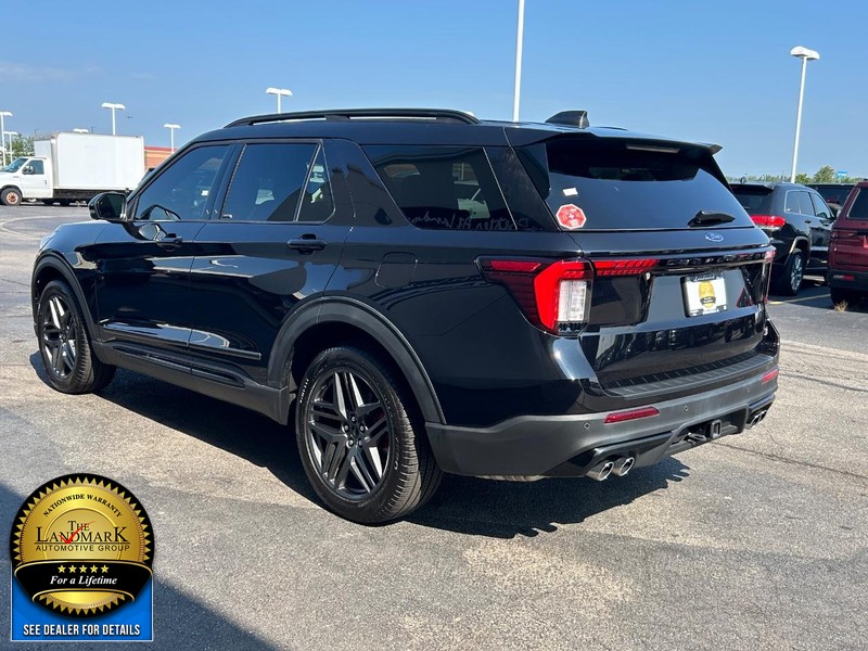 2025 Ford Explorer ST photo 4