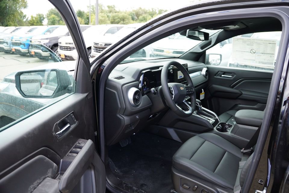 2026 Chevrolet Colorado LT photo 10