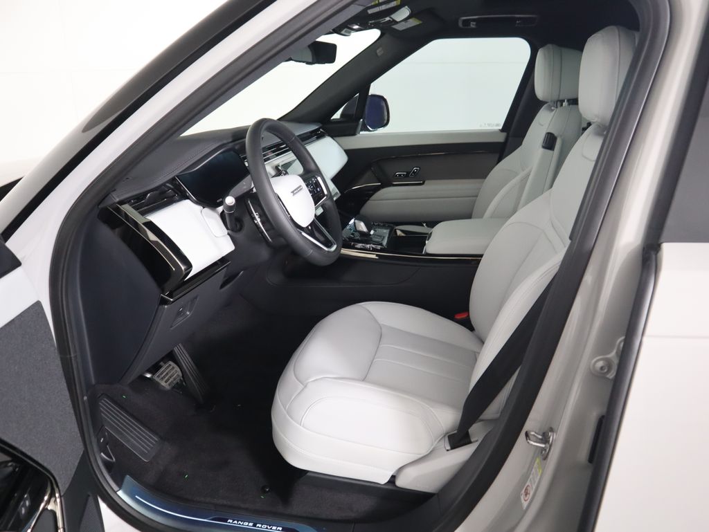 2025 Land Rover Range Rover Sport SE photo 17