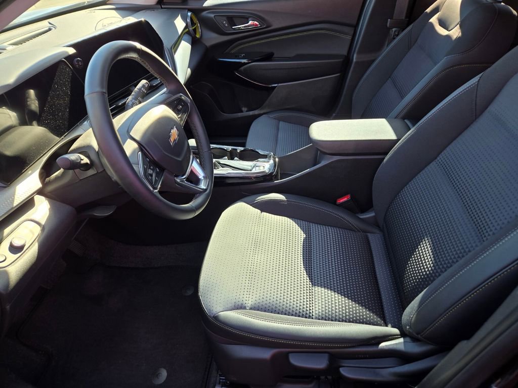 2024 Chevrolet Trax LT photo 3