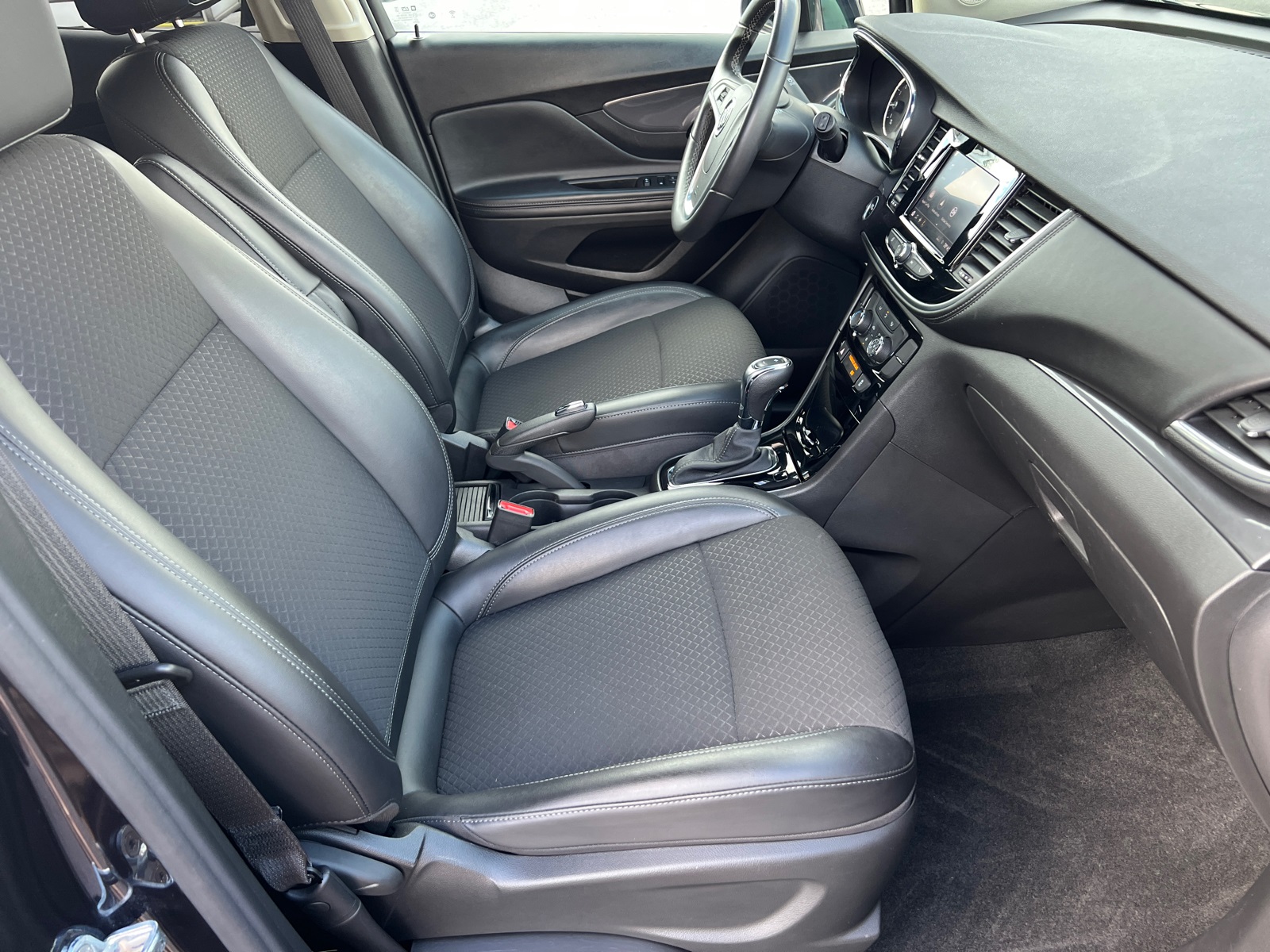 2022 Buick Encore Preferred photo 12