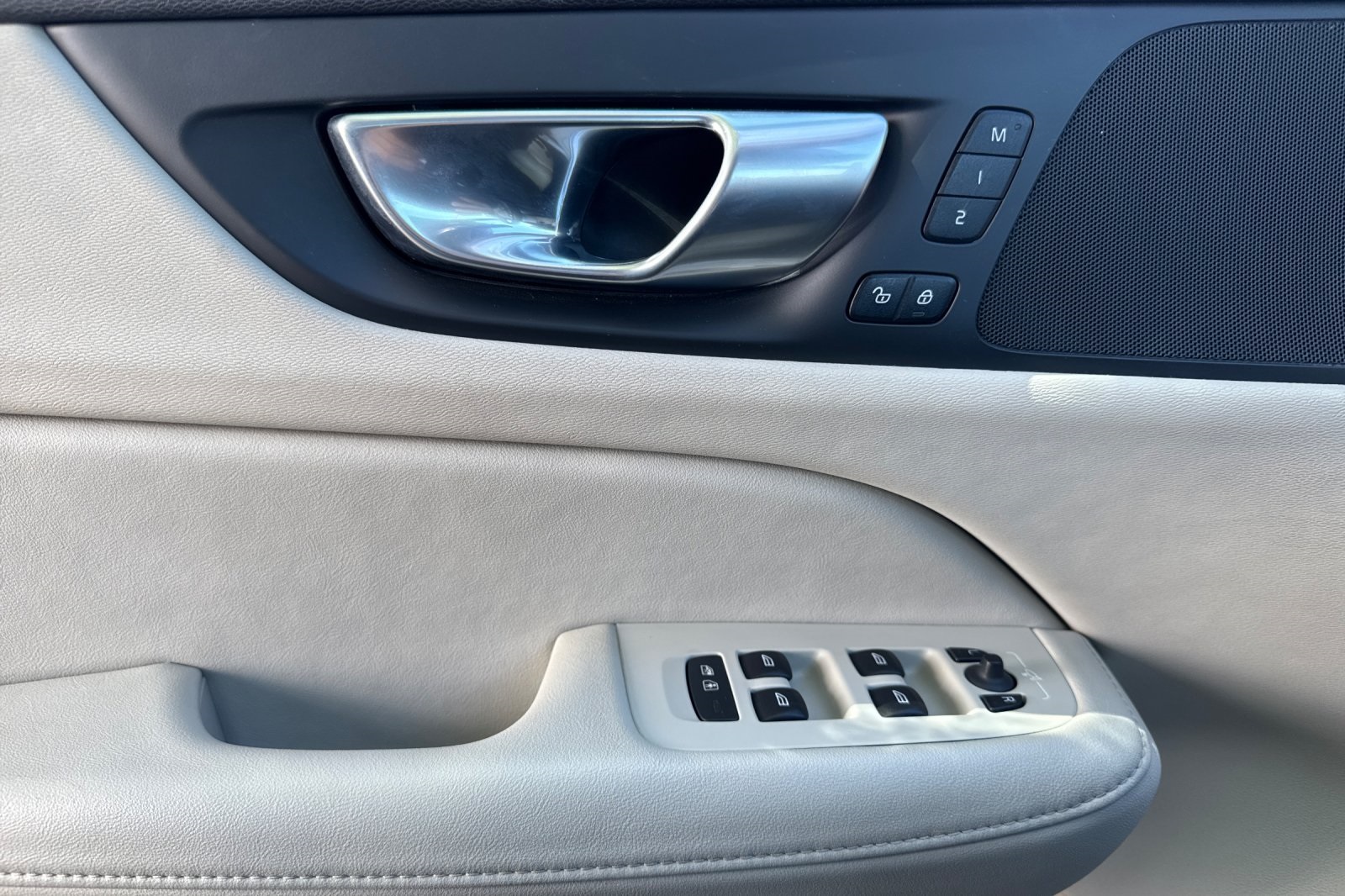 2024 Volvo V60 Cross Country B5 Plus photo 14