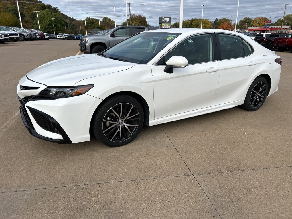 Used 2024 Toyota Camry SE with VIN 4T1G11AK6RU250281 for sale in Winona, Minnesota