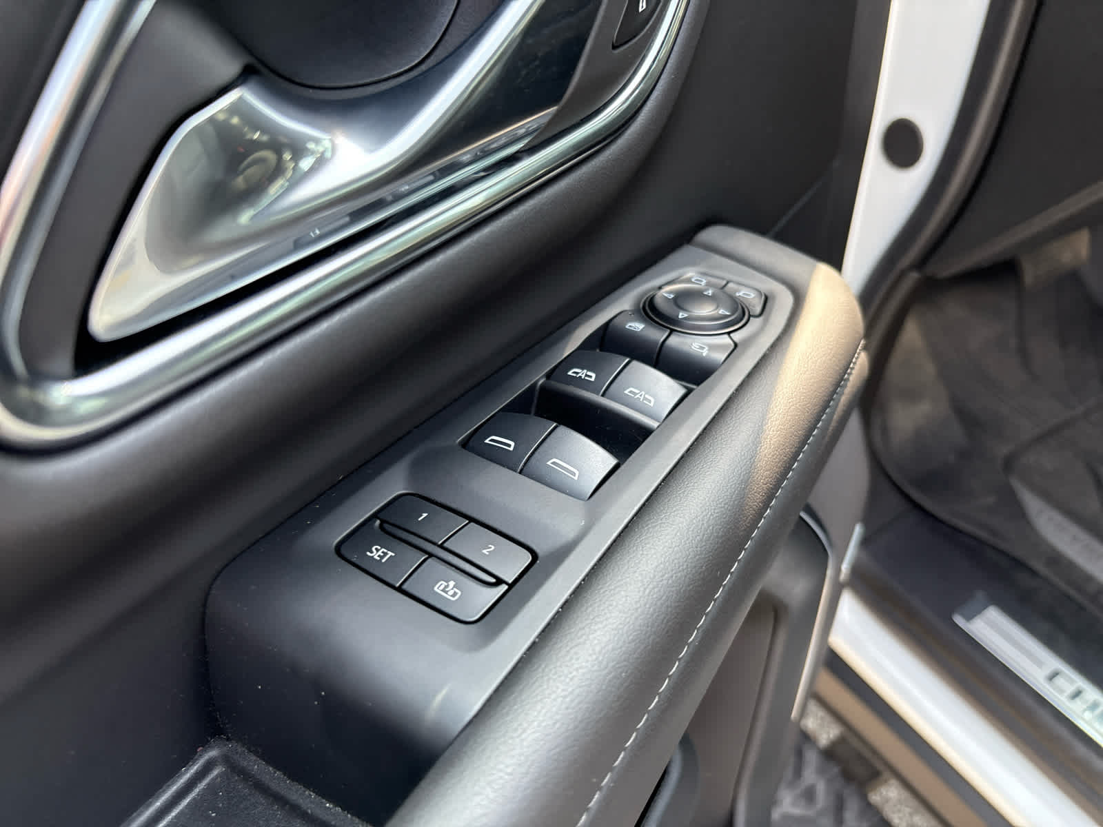2024 Chevrolet Suburban Z71 photo 12