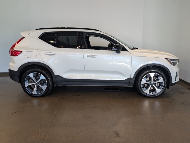2023 Volvo XC40 Plus photo 6
