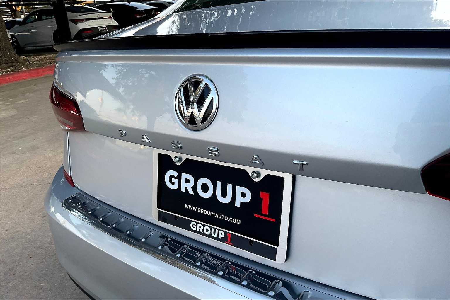 2020 Volkswagen Passat 2.0T R-Line photo 9