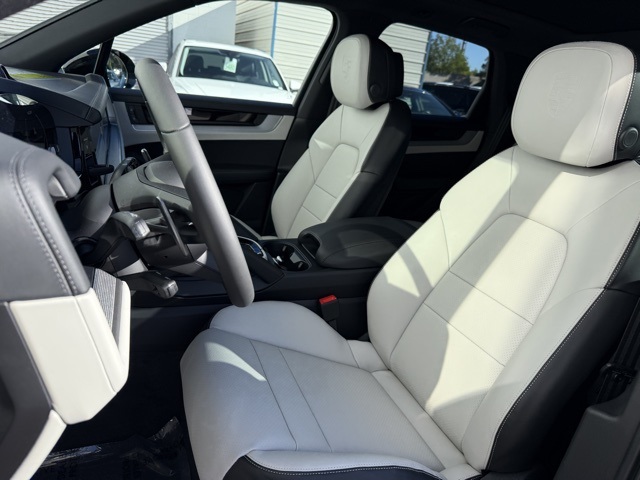 2026 Porsche Cayenne E-Hybrid Base photo 5