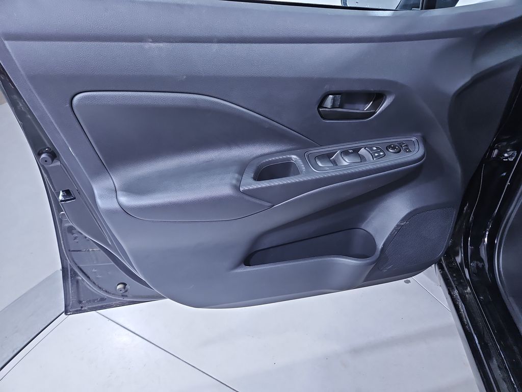 2025 Nissan Versa 1.6 S photo 9