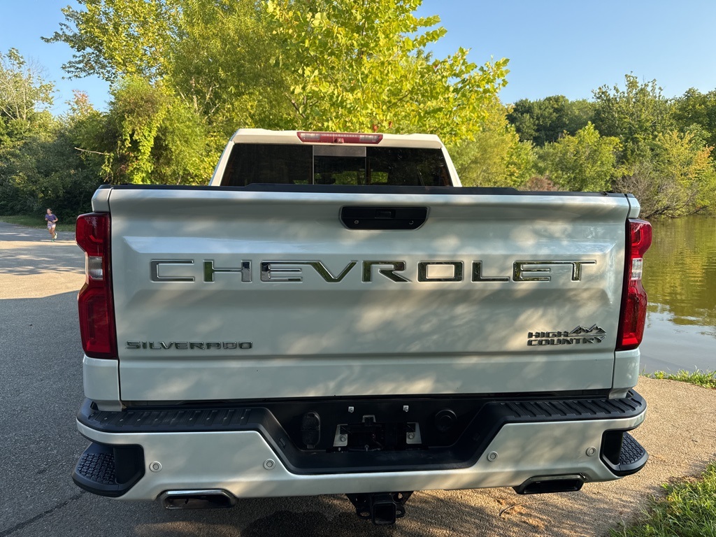 2019 Chevrolet Silverado 1500 High Country photo 3