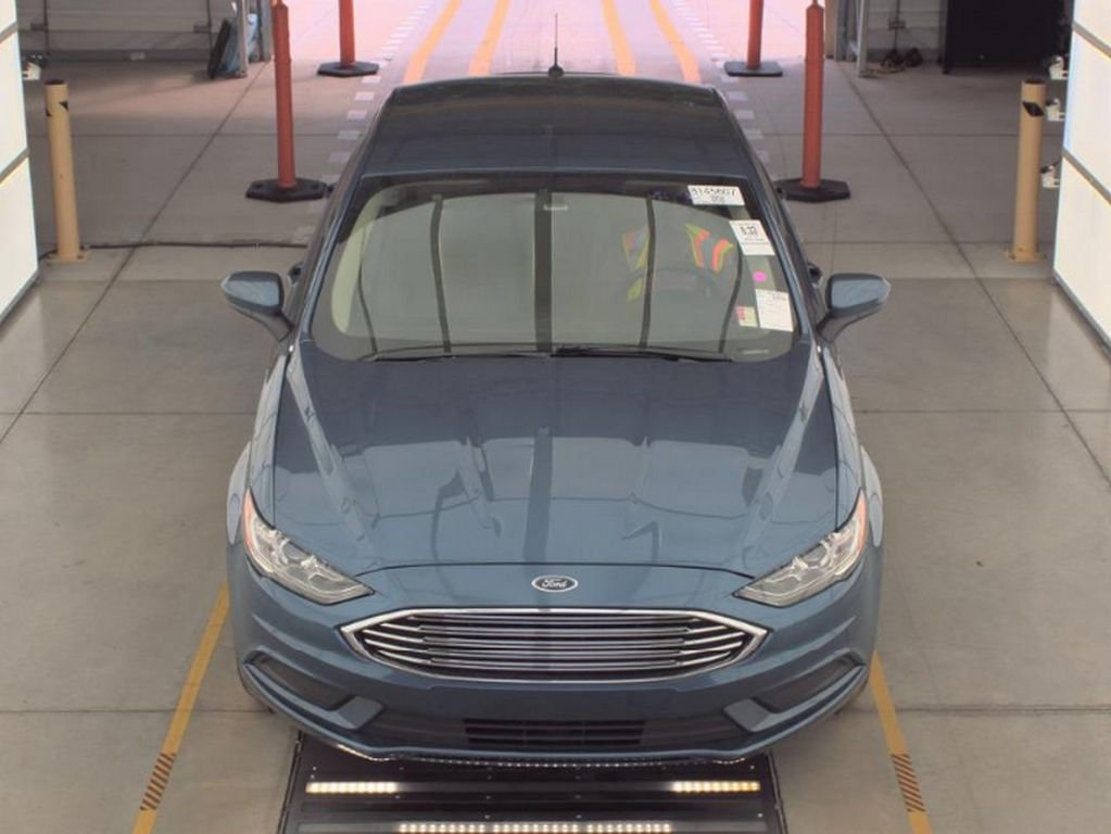 2018 Ford Fusion SE photo 2