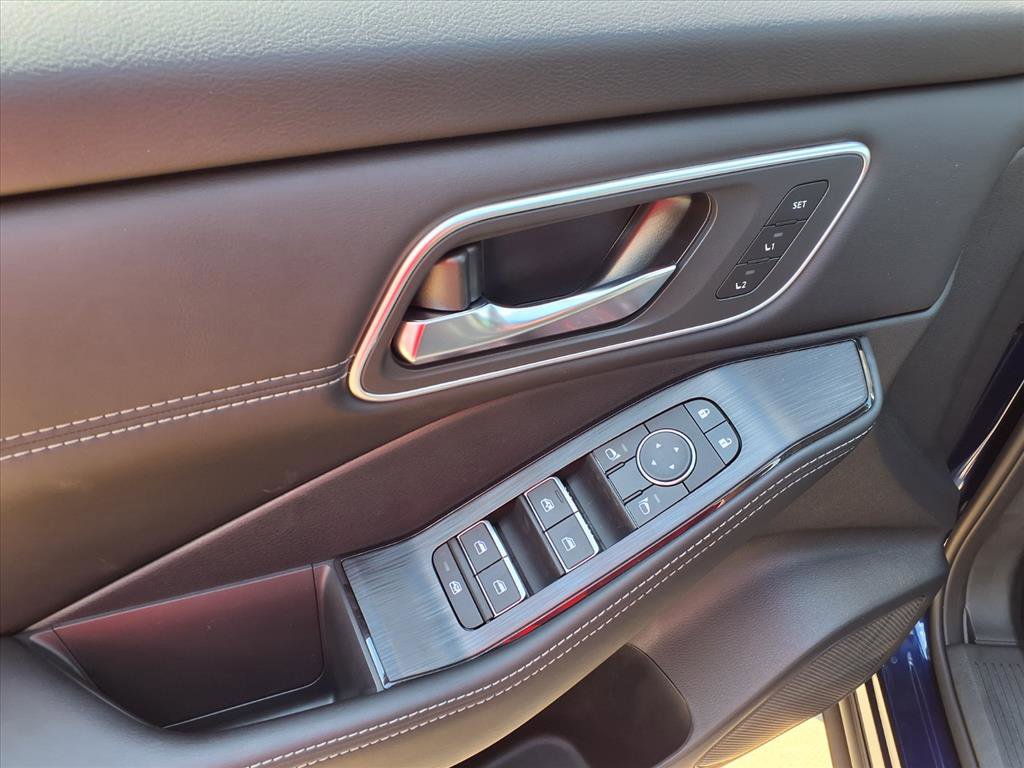 2026 Nissan Rogue Platinum photo 11
