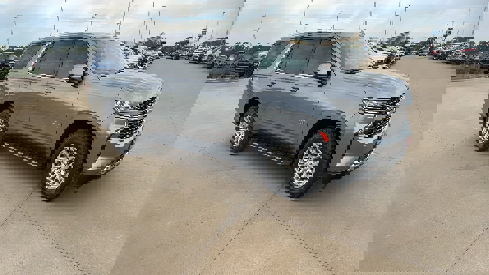 2022 Chevrolet Tahoe LT photo 3