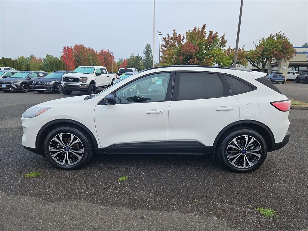 2022 Ford Escape SEL photo 2