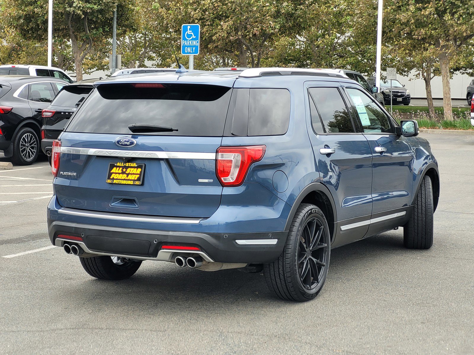 2019 Ford Explorer Platinum photo 4