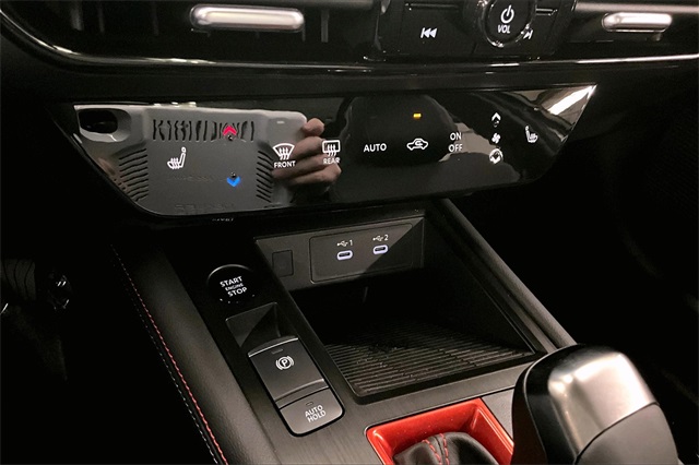 2025 Nissan Kicks SR photo 26