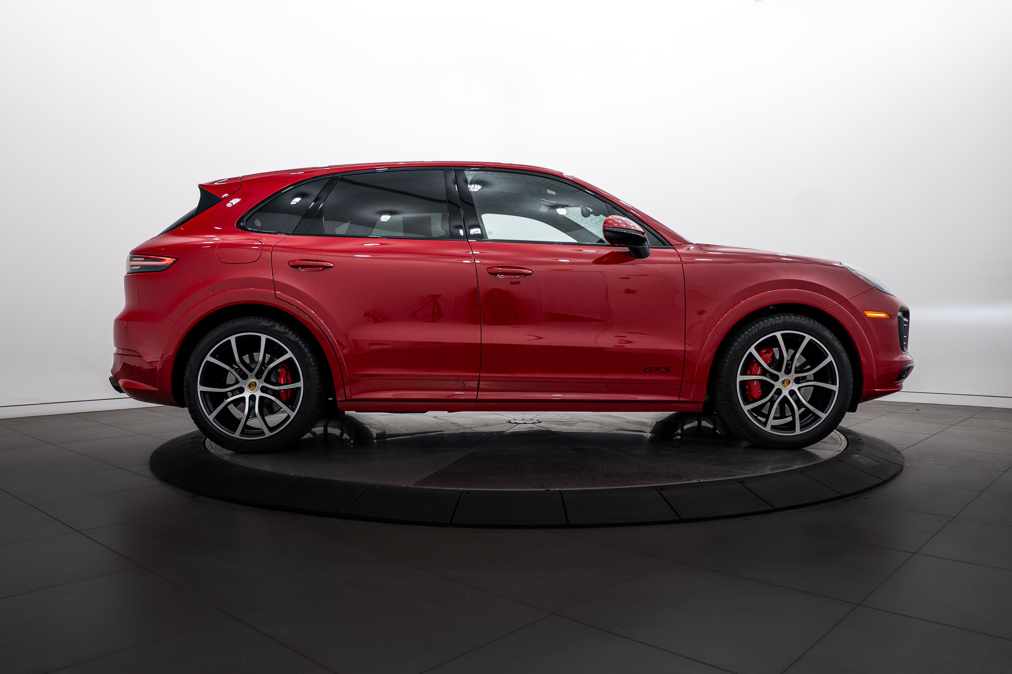 2021 Porsche Cayenne GTS photo 3