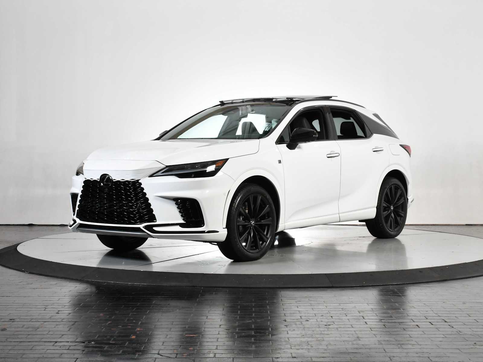 2023 Lexus RX Hybrid 500h's photo