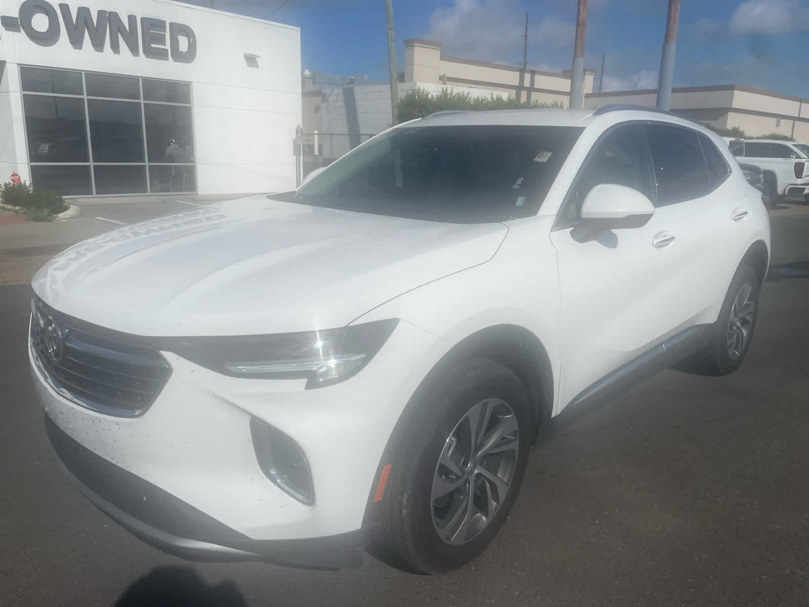 2023 Buick Envision Essence photo 2