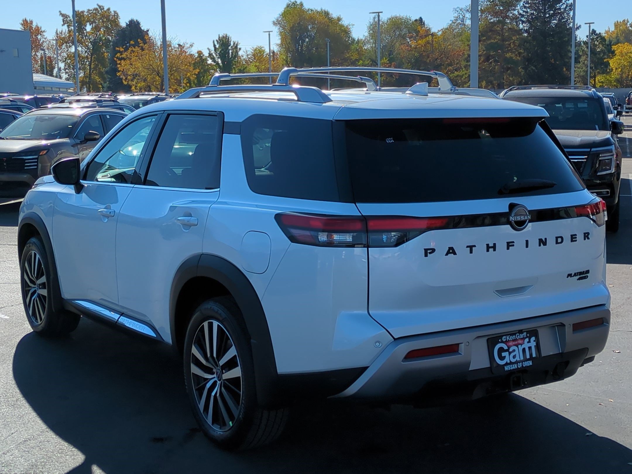 2025 Nissan Pathfinder Platinum photo 3