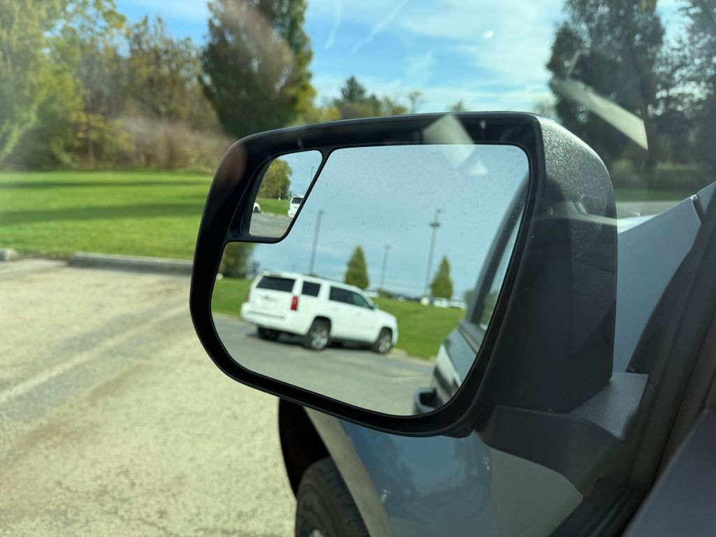 2022 Chevrolet Colorado Z71 photo 3