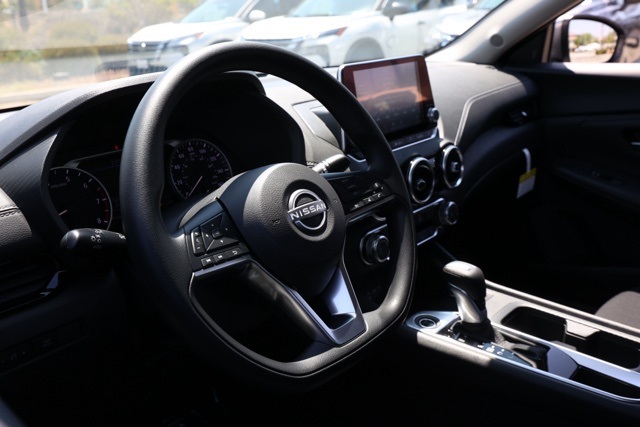 2025 Nissan Sentra SV photo 14
