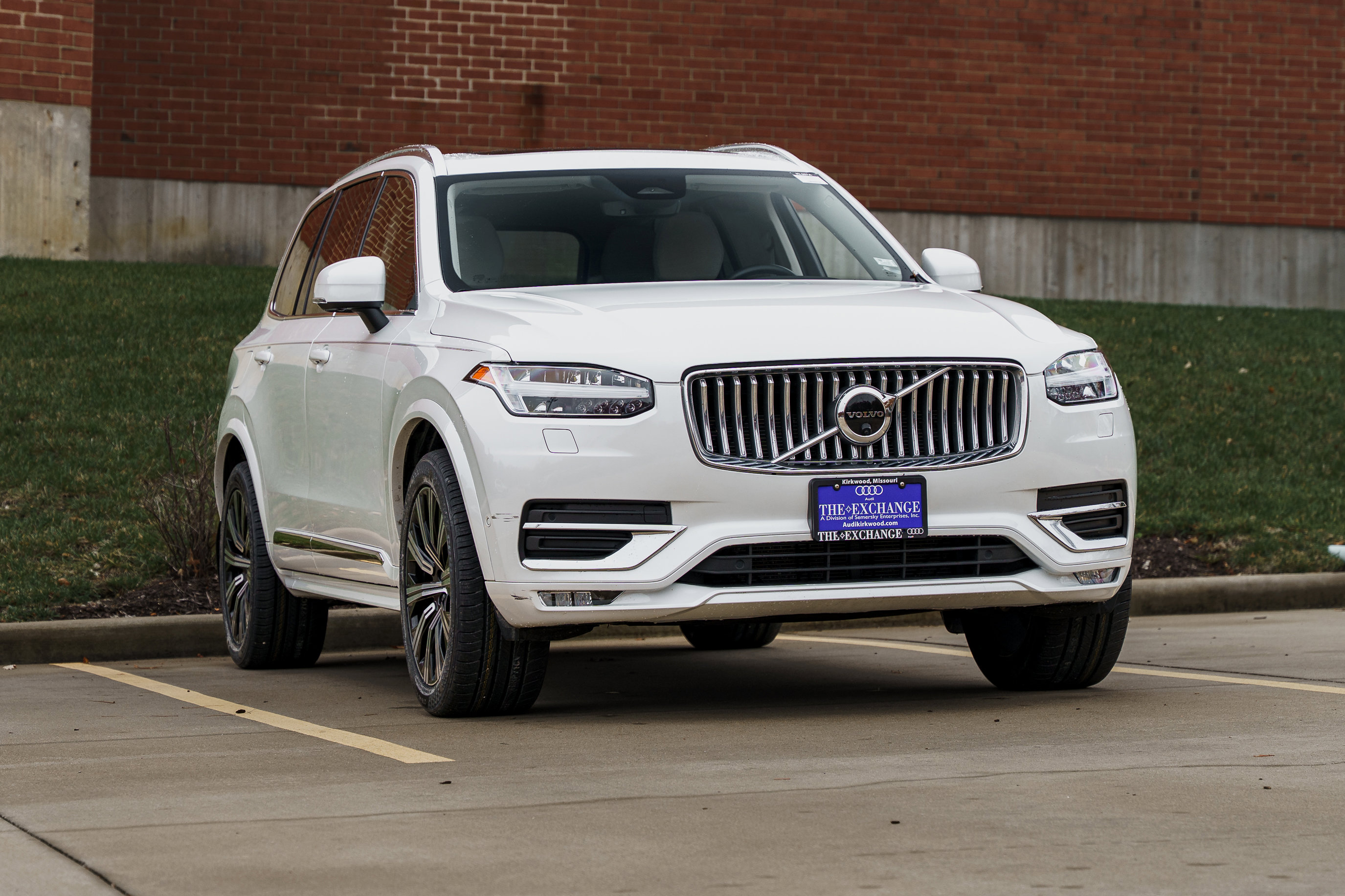 2023 Volvo XC90 Plus's photo