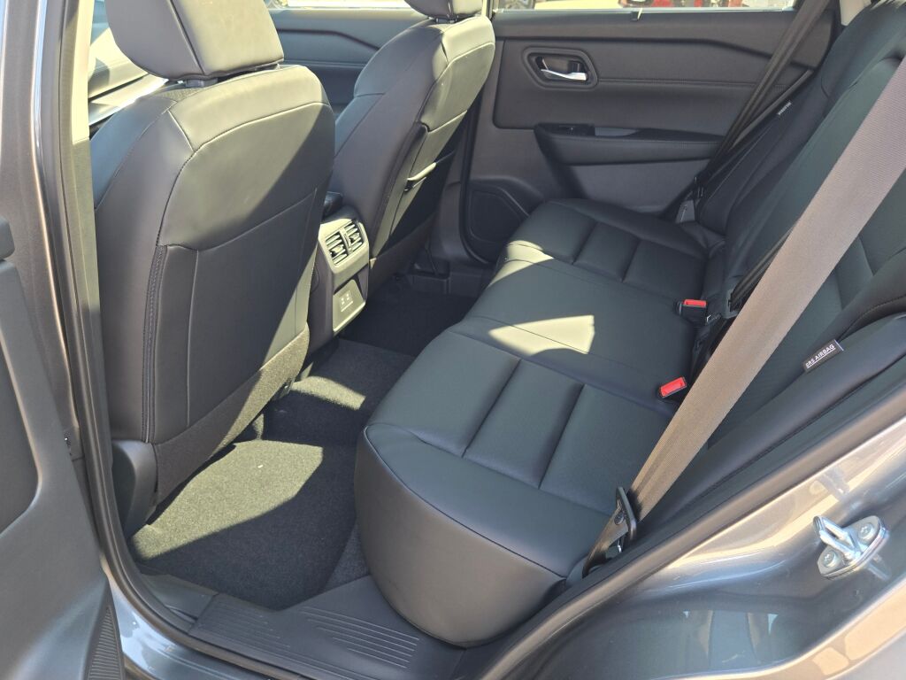 2026 Nissan Rogue SV photo 15