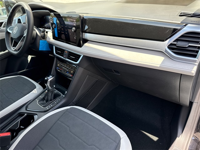 2025 Volkswagen Taos SE photo 15