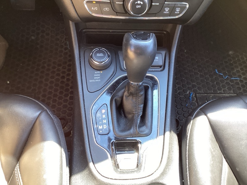 2020 Jeep Cherokee Altitude photo 18