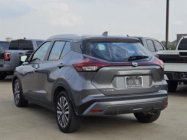 2021 Nissan Kicks SV photo 3