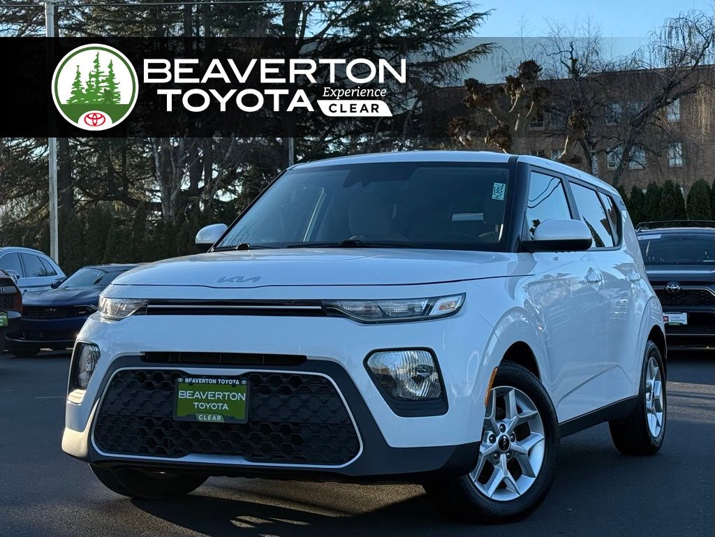 2022 Kia Soul LX's photo