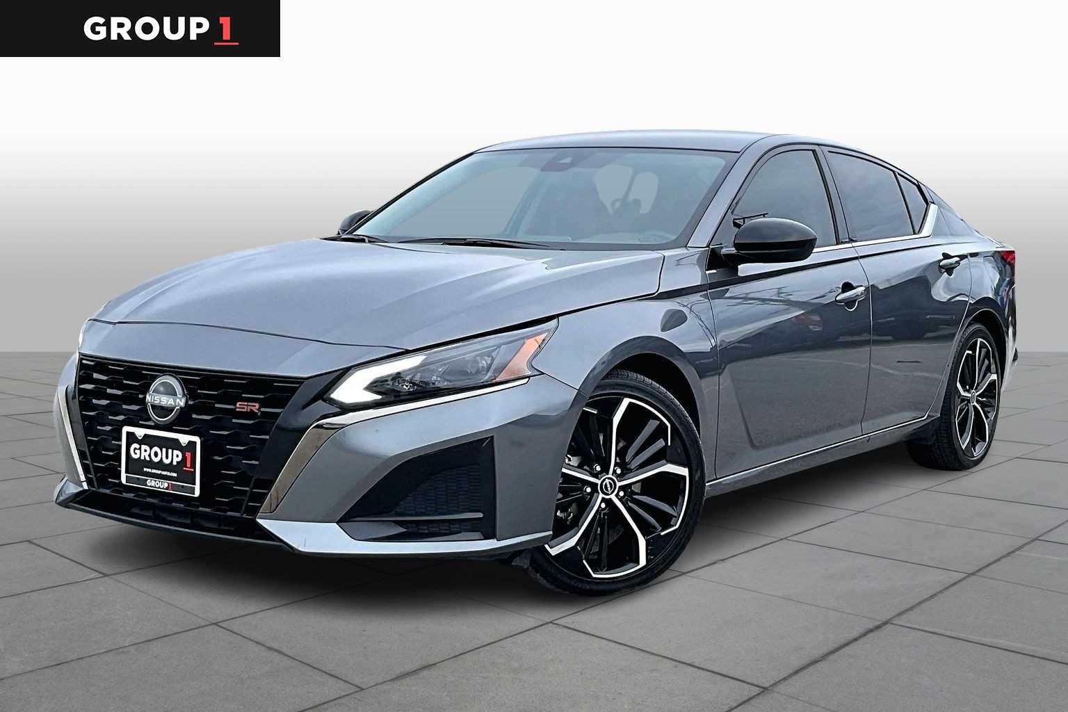 2025 Nissan Altima SR's photo