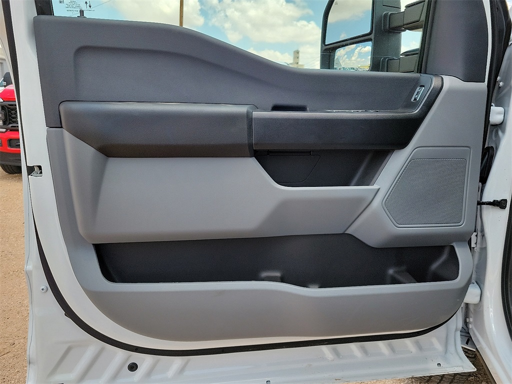 2025 Ford F-350 photo 18