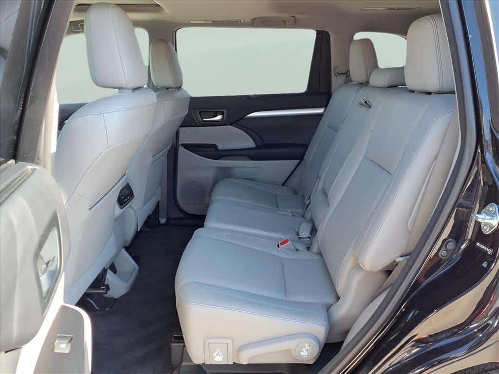 2014 Toyota RAV4 XLE photo 22