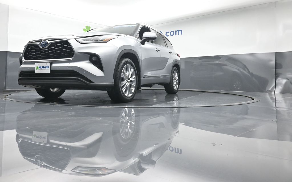 2022 Toyota Highlander Hybrid Limited photo 4