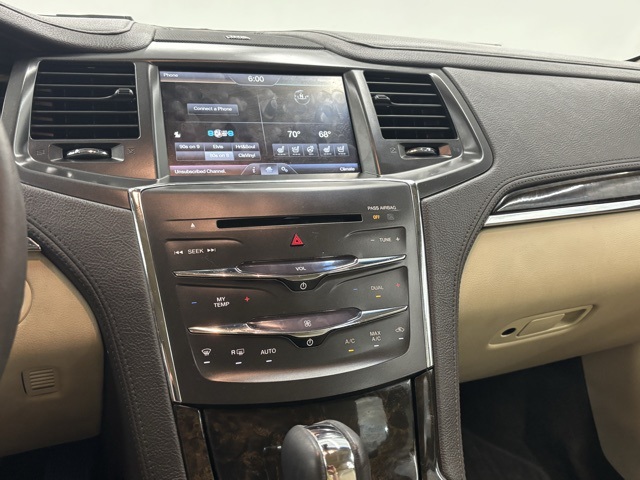2014 Lincoln MKS Base photo 19