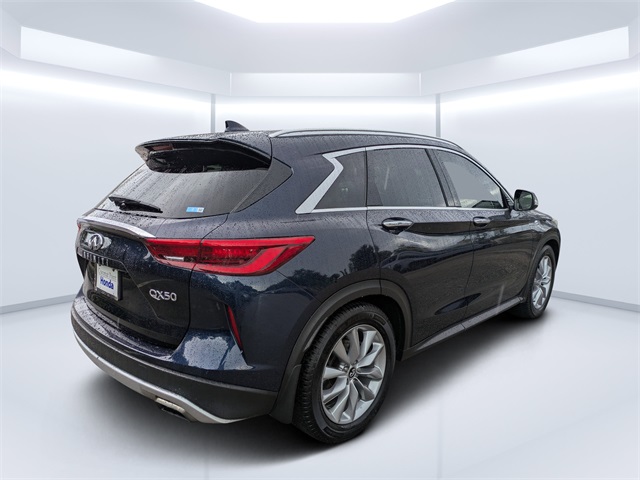 2019 Infiniti QX50 Luxe photo 3