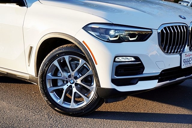 Used 2020 White BMW sDrive40i image 3