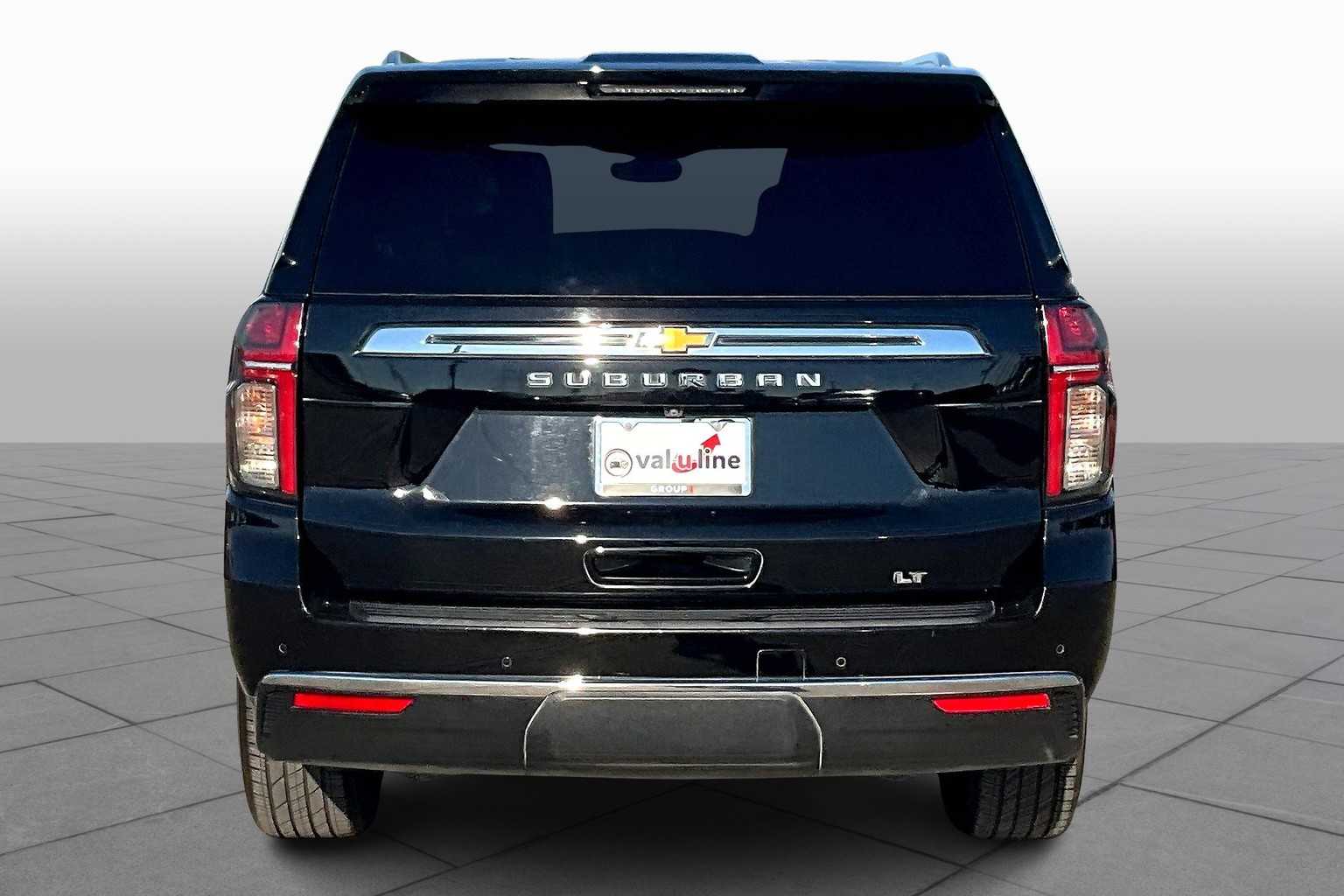 2021 Chevrolet Suburban LT photo 4