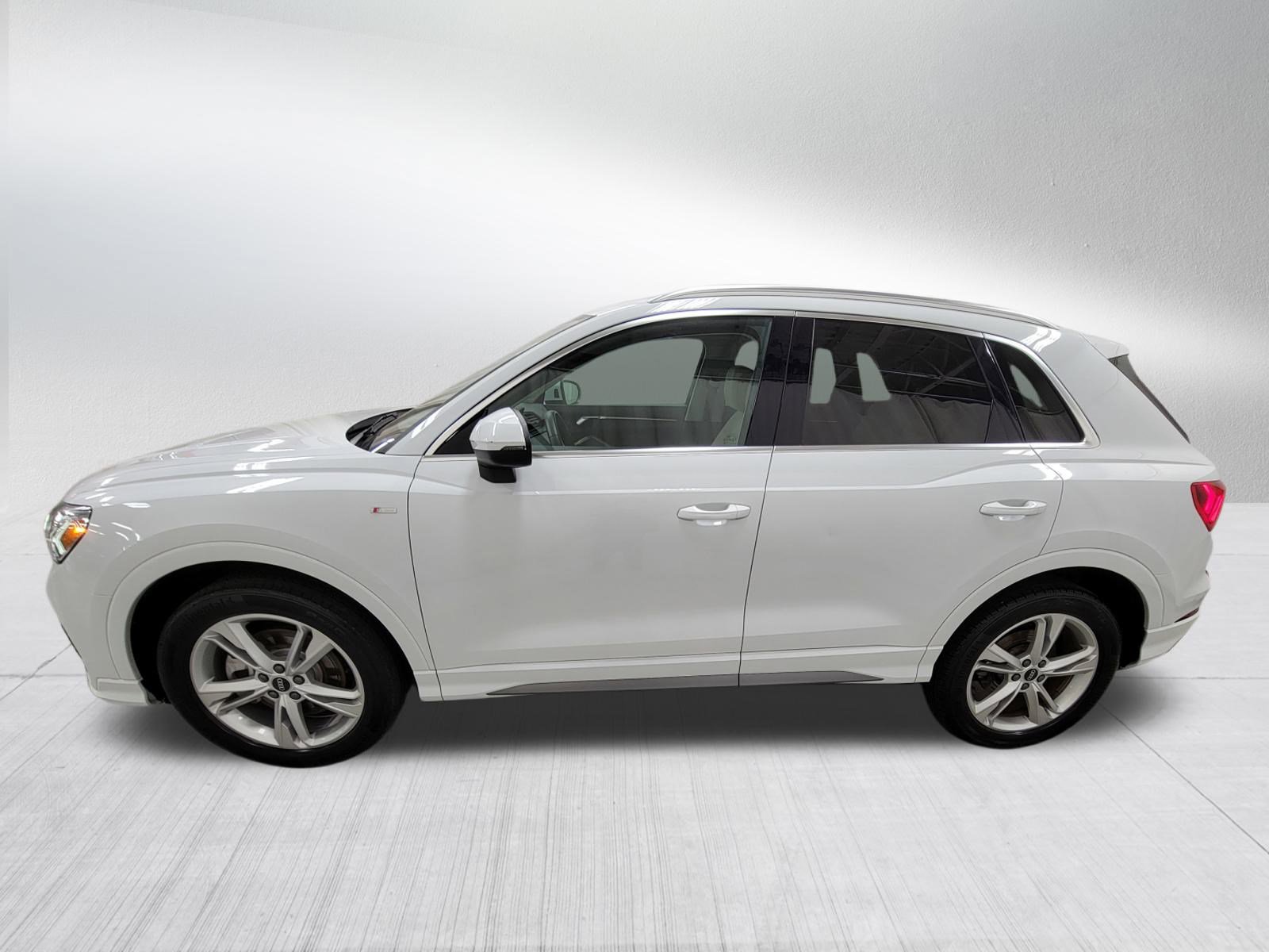 2022 Audi Q3 S line Premium Plus photo 3