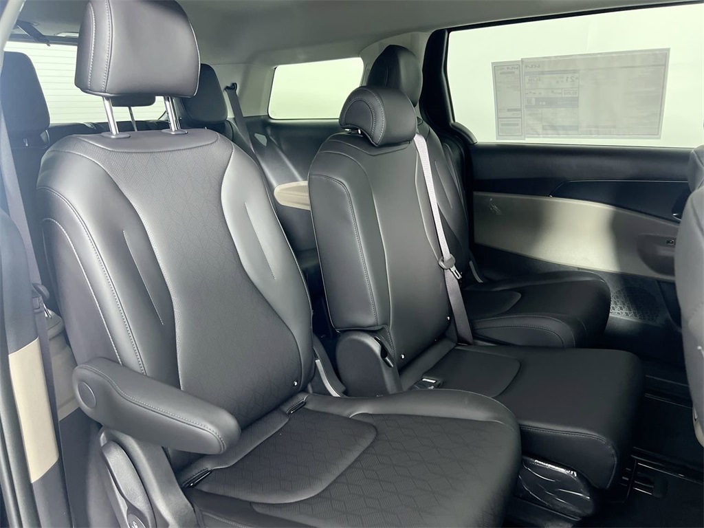 2026 Kia Carnival LX photo 26