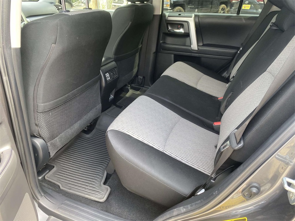 2022 Toyota 4Runner SR5 photo 8