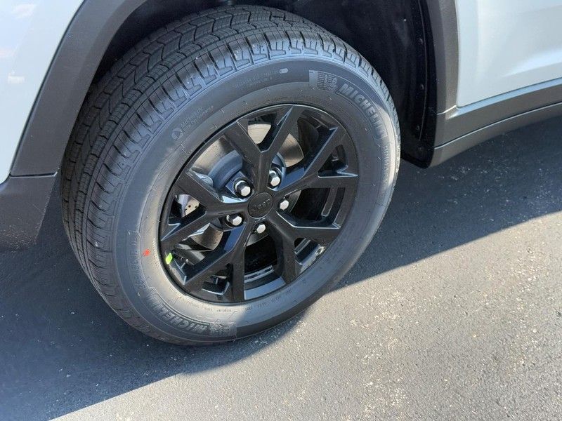 2025 Jeep Grand Cherokee Altitude X photo 4