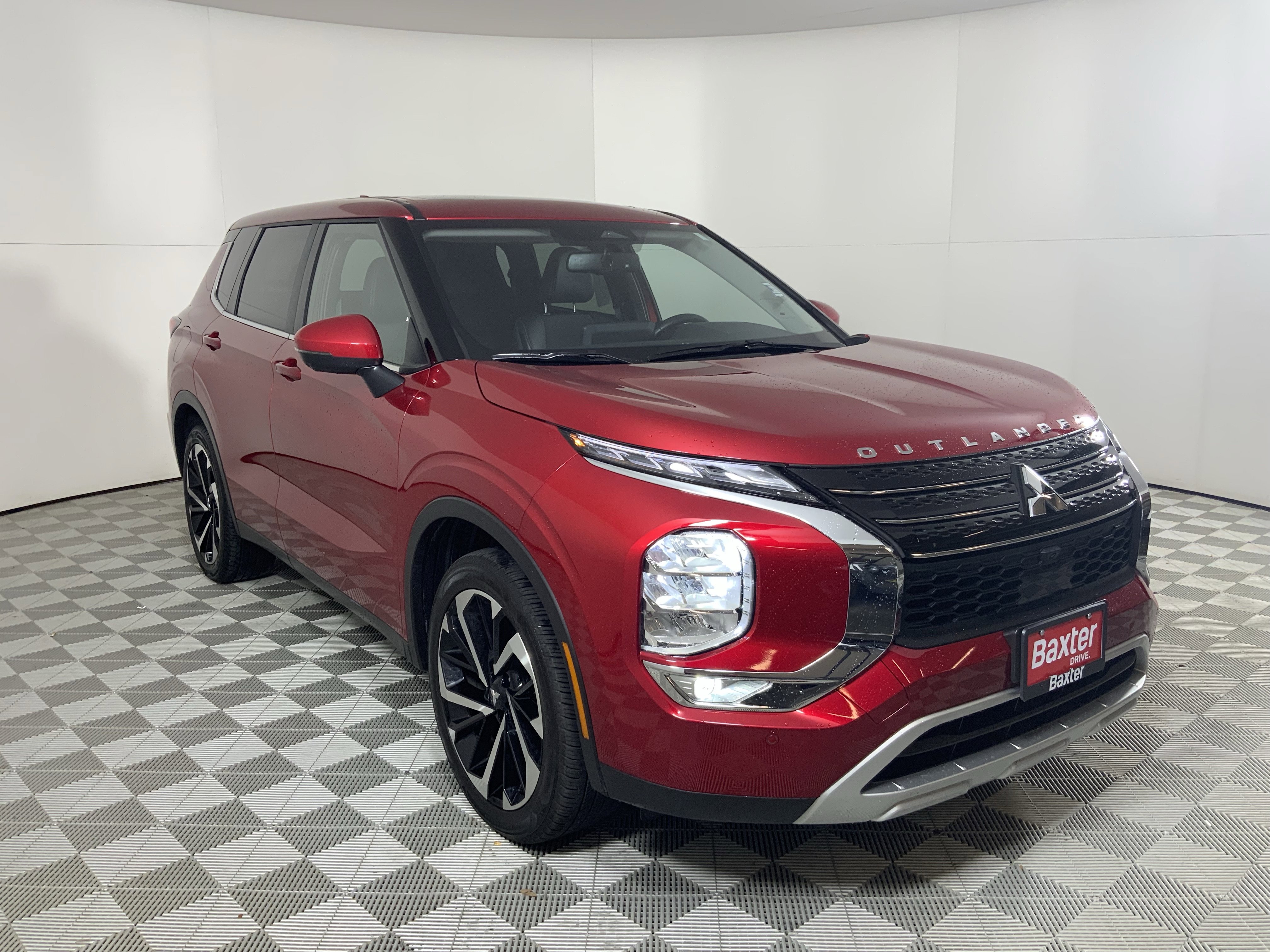 2024 Mitsubishi Outlander SE's photo