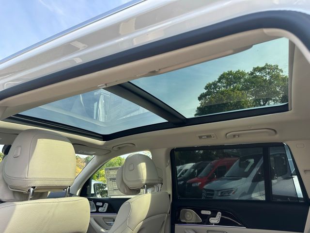 2026 Mercedes Benz GLS 450 4MATIC photo 39
