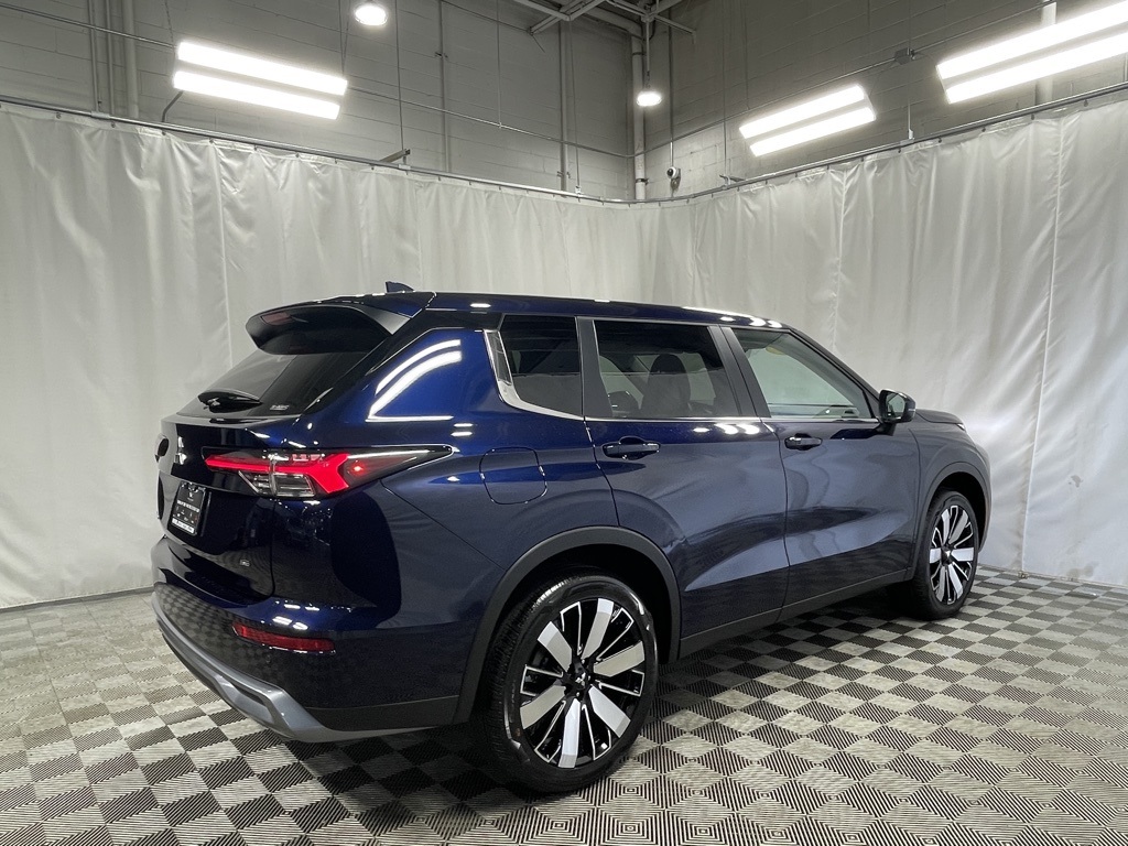 2025 Mitsubishi Outlander SE photo 3