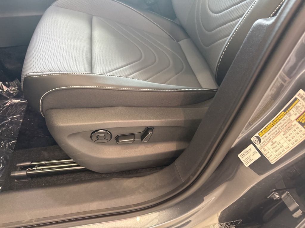 2025 Volkswagen Tiguan SE photo 18